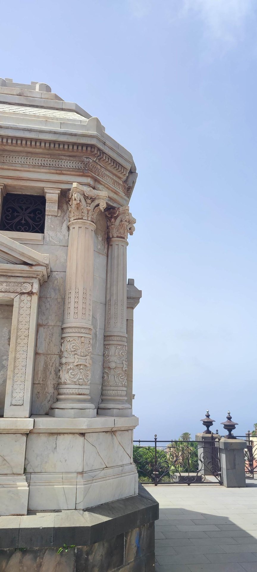 Columnas de mármol del Mausoleo Masónico